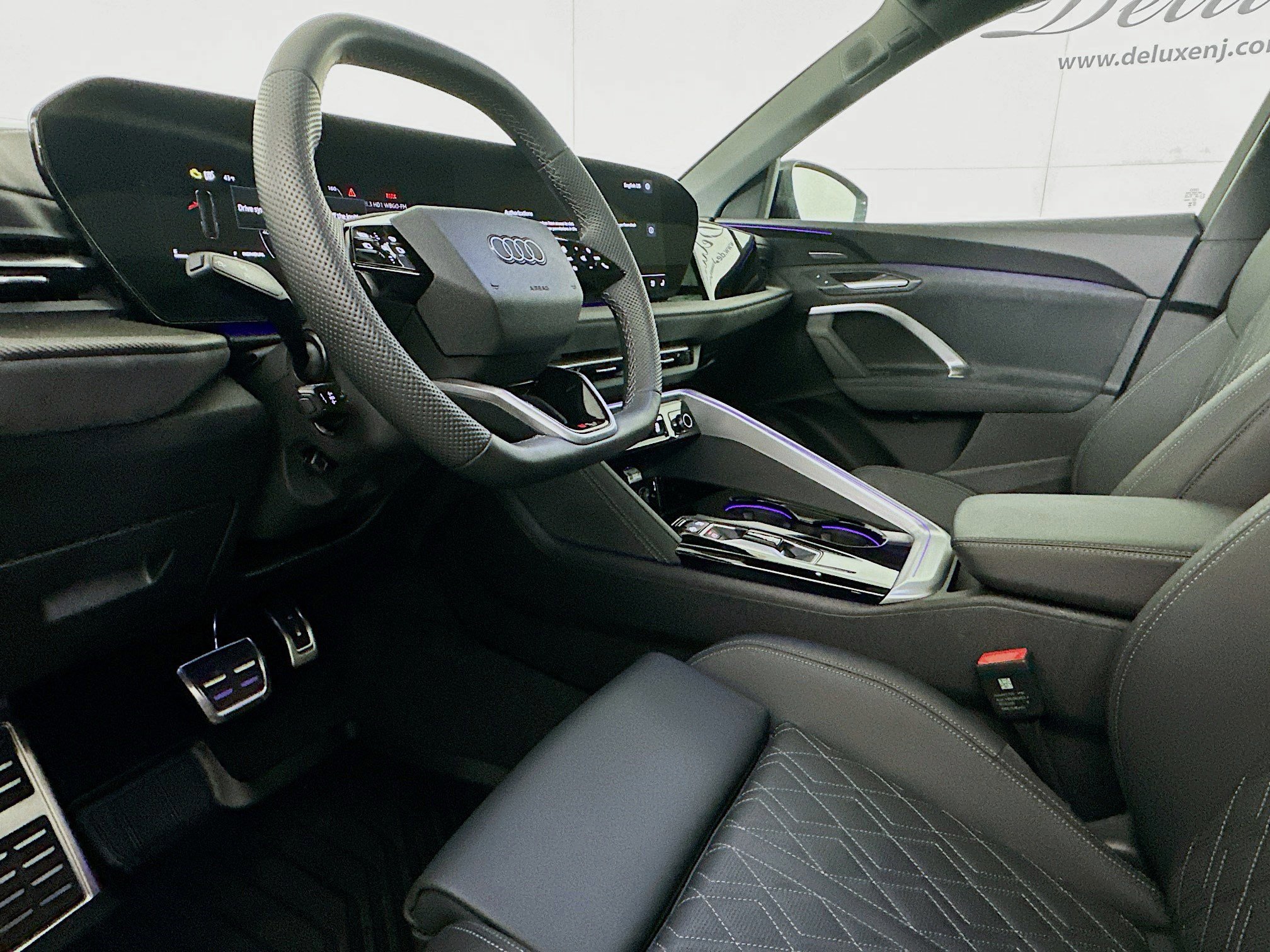 Used 2025 Audi SQ5 Premium Plus w/ Premium Plus Package image 7