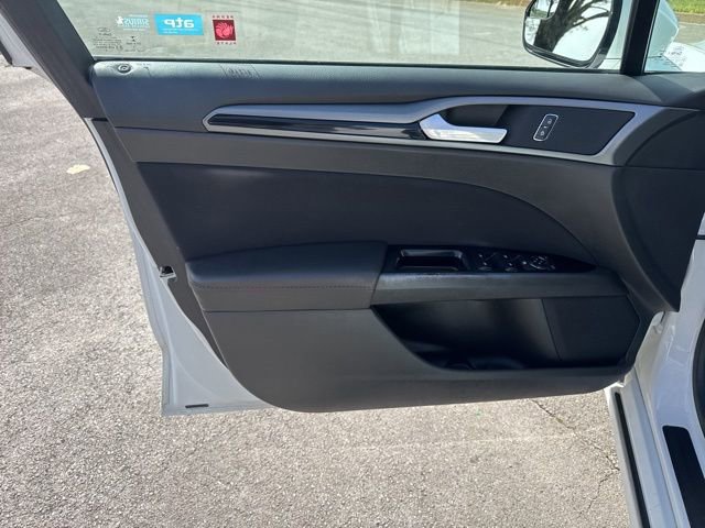 Used 2015 Ford Fusion SE FWD image 15