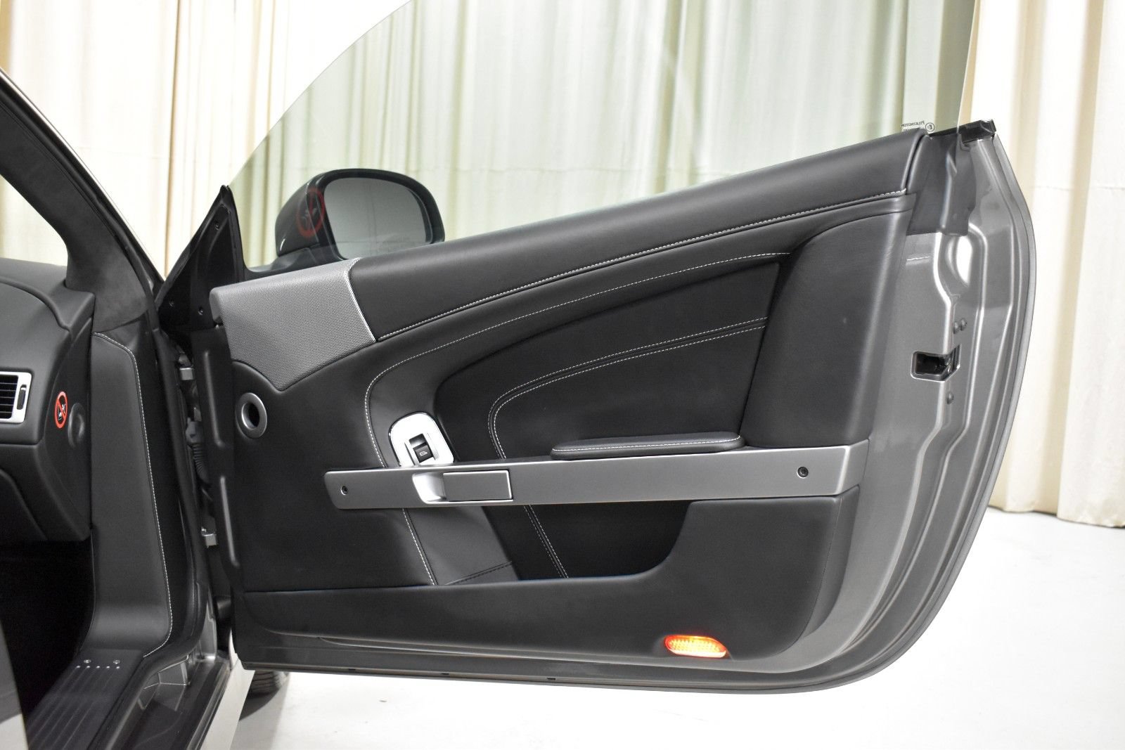 Used 2014 Aston Martin DB9 Coupe RWD image 25