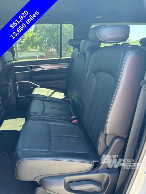 Used 2025 Jeep Wagoneer L Series II w/ 8-pass Seating Package AWD/4WD image 27