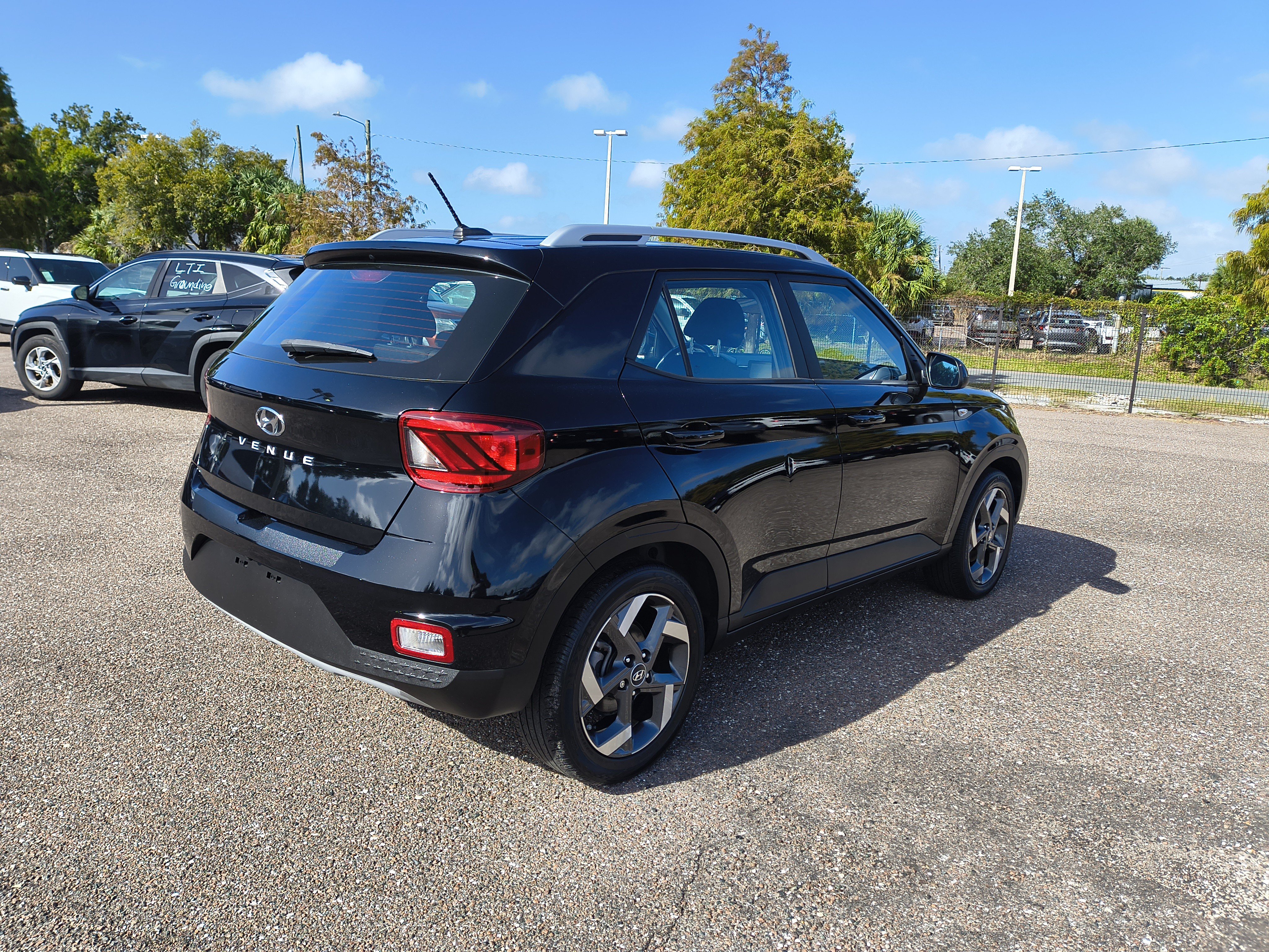 Used 2024 Hyundai Venue SEL FWD image 6