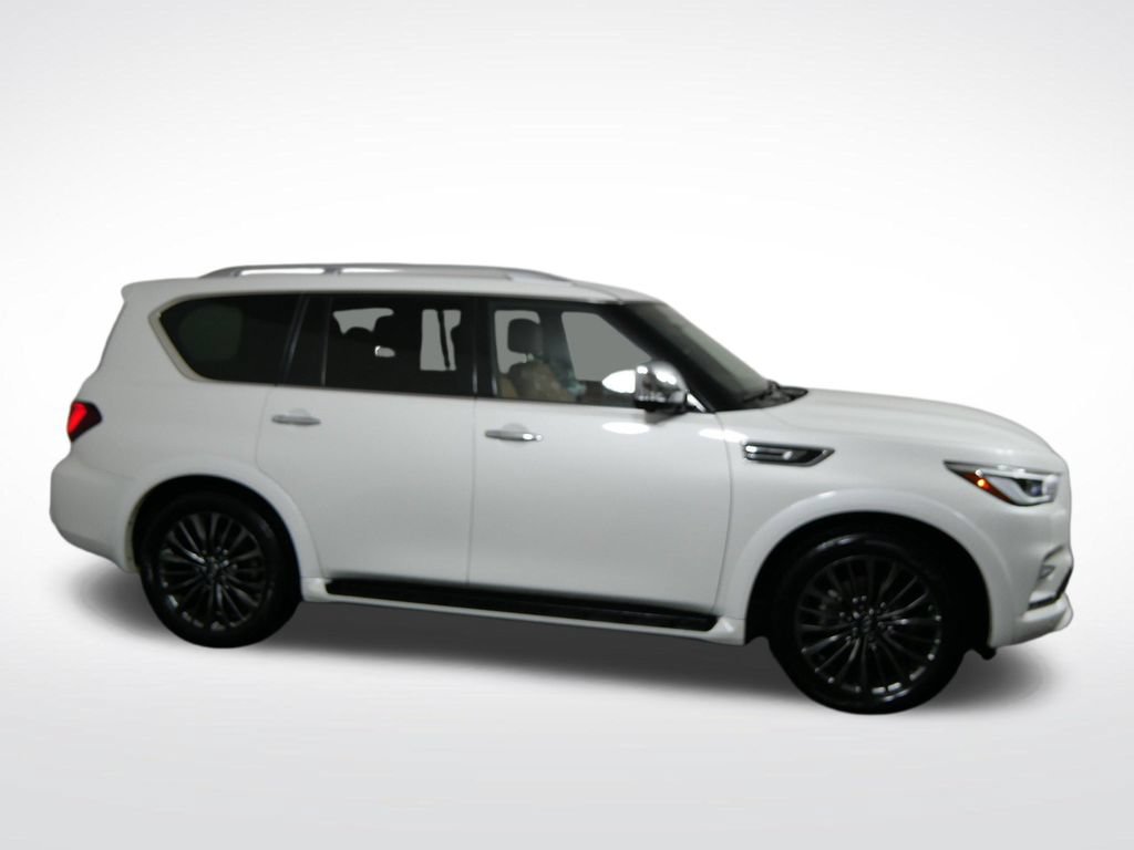 Used 2022 INFINITI QX80 Sensory AWD/4WD image 2