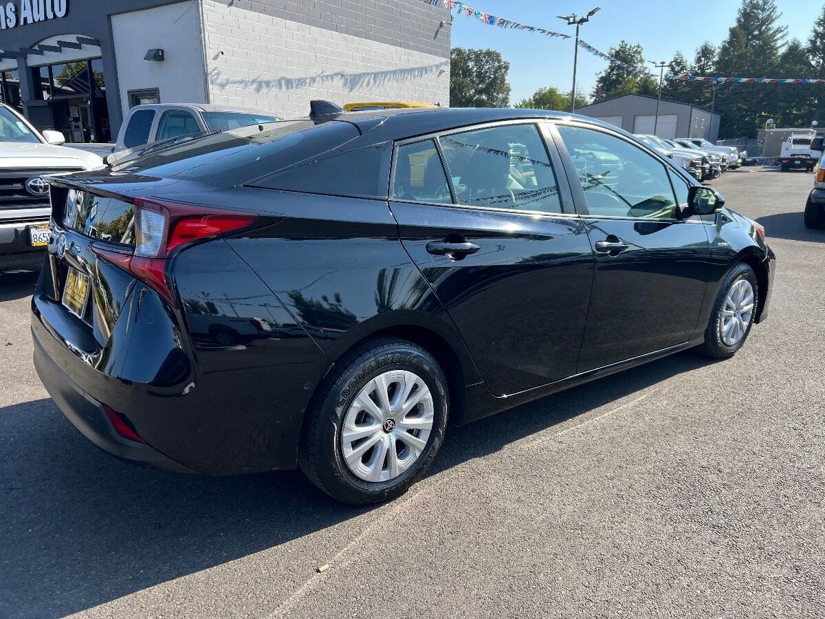 Used 2022 Toyota Prius LE image 6
