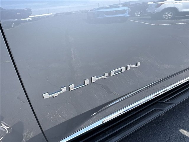 New 2023 GMC Yukon SLT w/ SLT Luxury Package AWD/4WD image 33