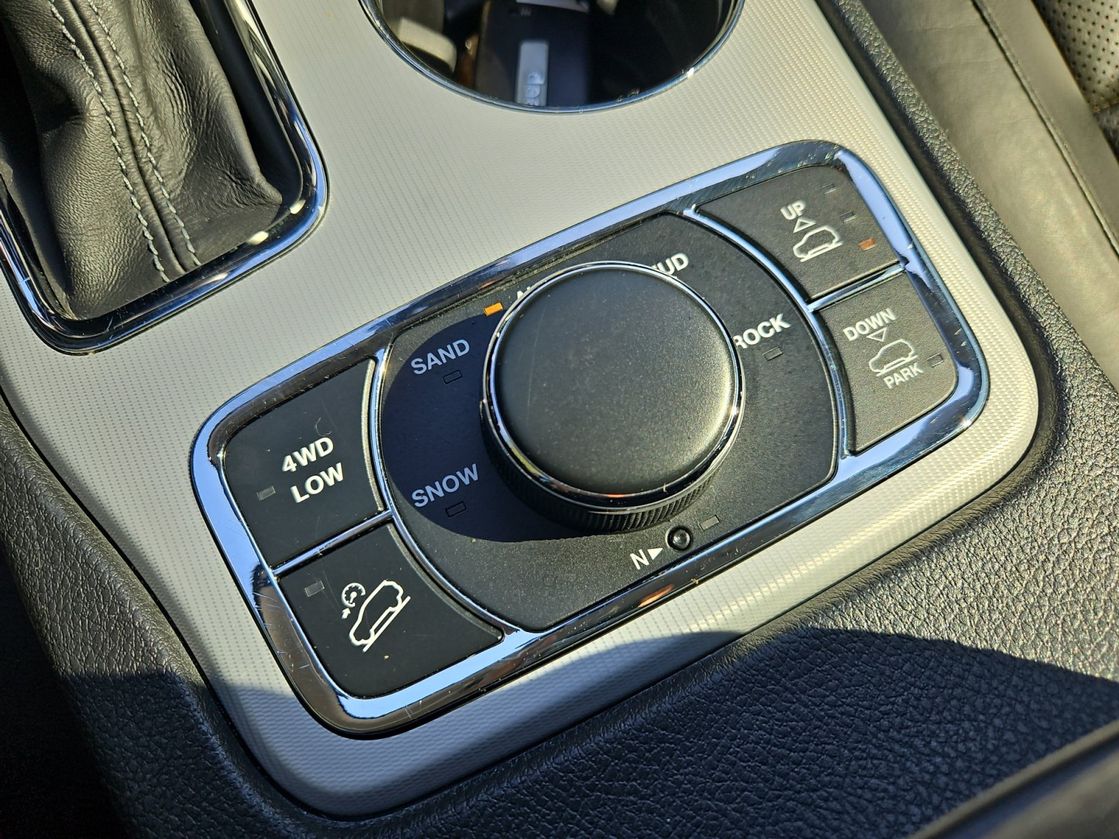 Used 2019 Jeep Grand Cherokee Summit AWD/4WD image 29