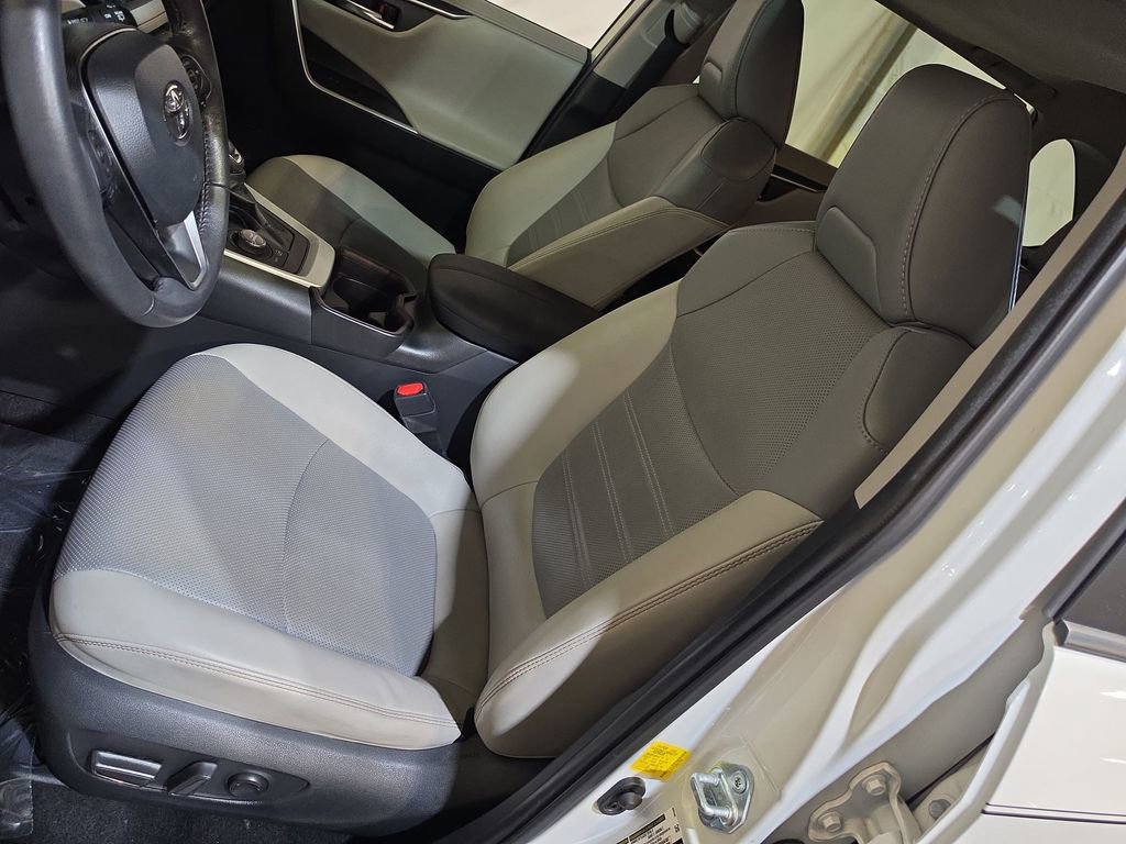 Used 2021 Toyota RAV4 Limited image 13
