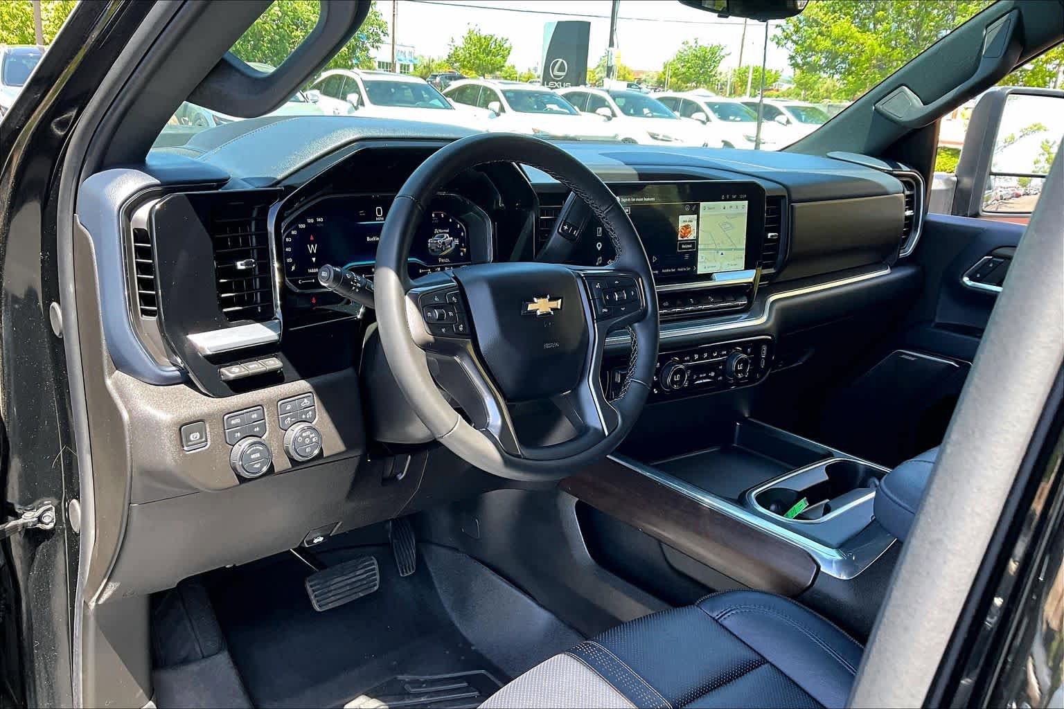 Used 2024 Chevrolet Silverado 2500 High Country w/ Technology Package AWD/4WD image 18