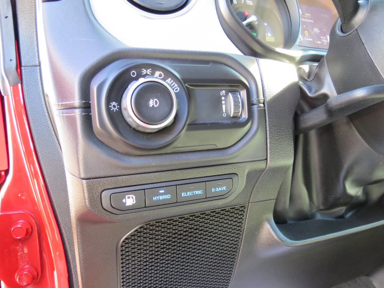 Used 2025 Jeep Wrangler Unlimited Sahara image 8