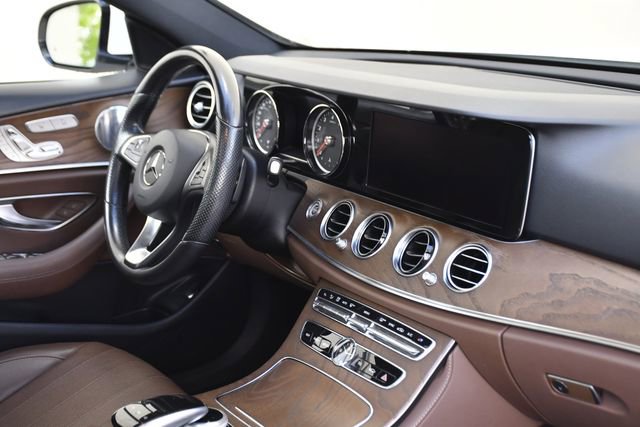 Used 2018 Mercedes-Benz E 400 4MATIC Sedan image 31