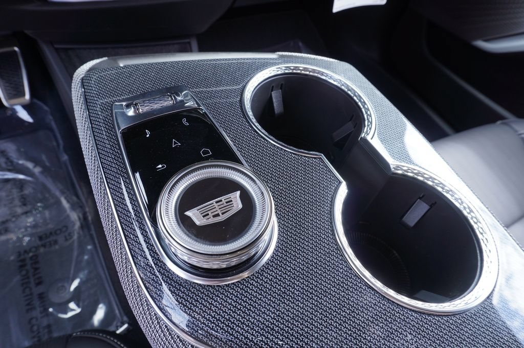 New 2025 Cadillac Optiq Luxury 2 AWD/4WD image 19