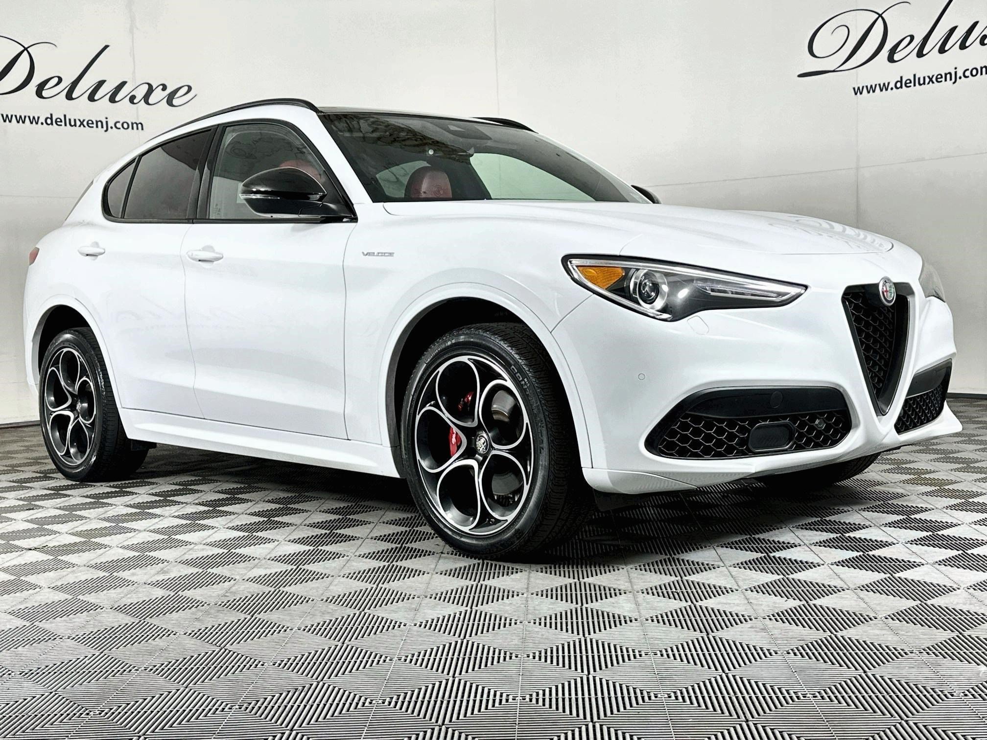Used 2023 Alfa Romeo Stelvio Veloce AWD/4WD image 1