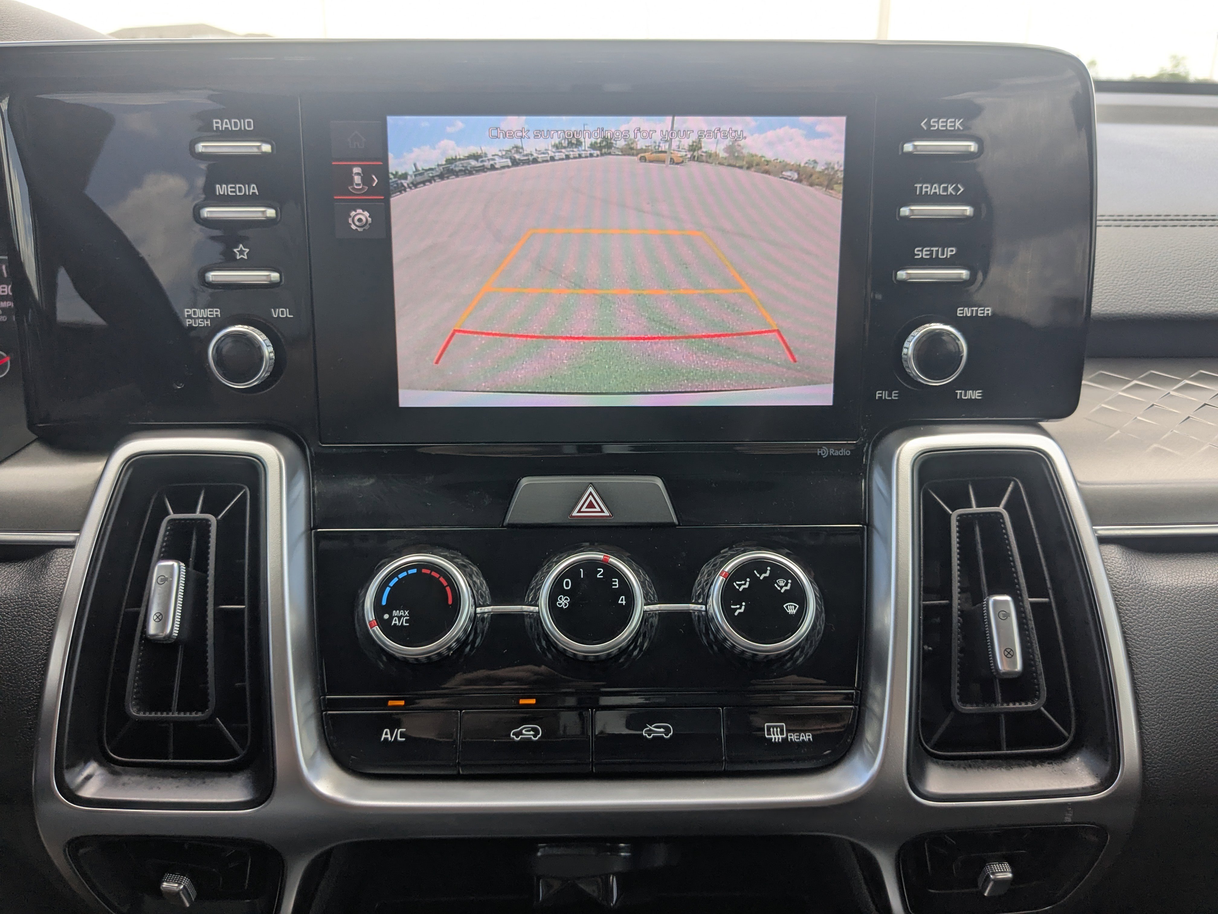 Used 2022 Kia Sorento LX image 26