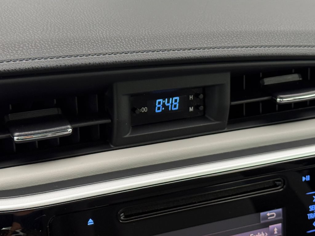 Used 2018 Toyota Corolla LE FWD image 32
