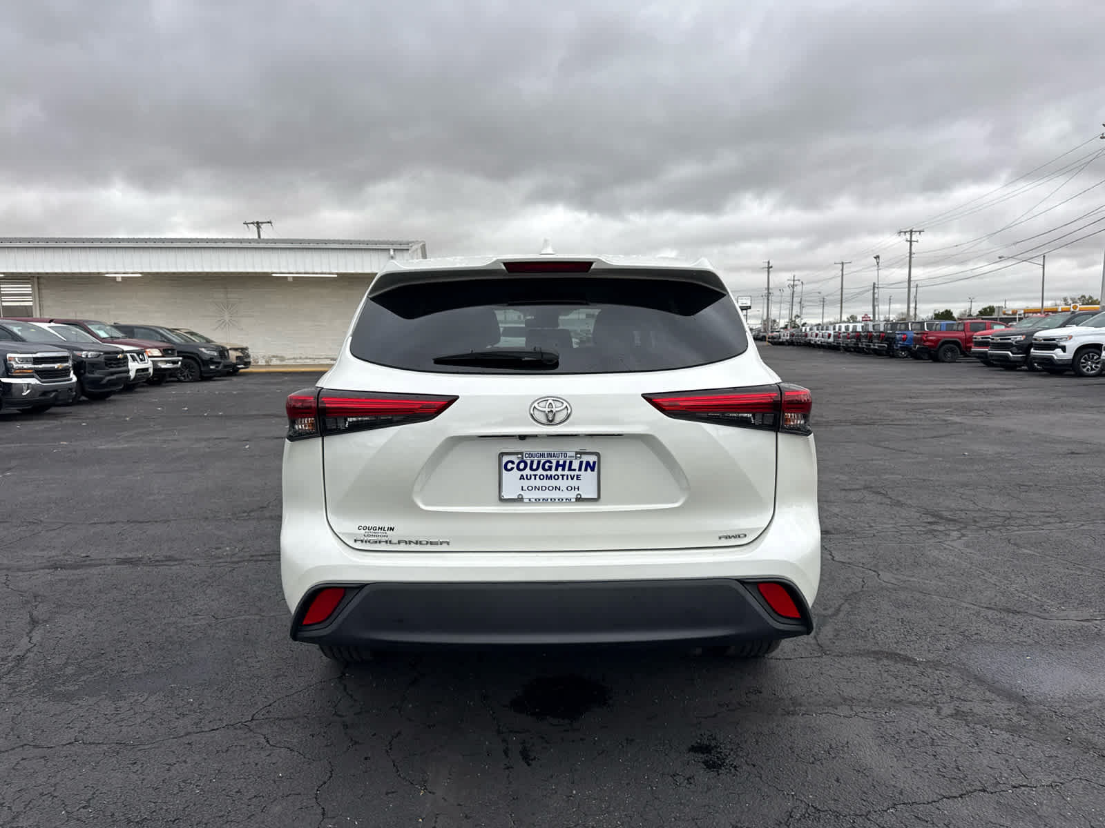 Used 2020 Toyota Highlander L AWD/4WD image 4