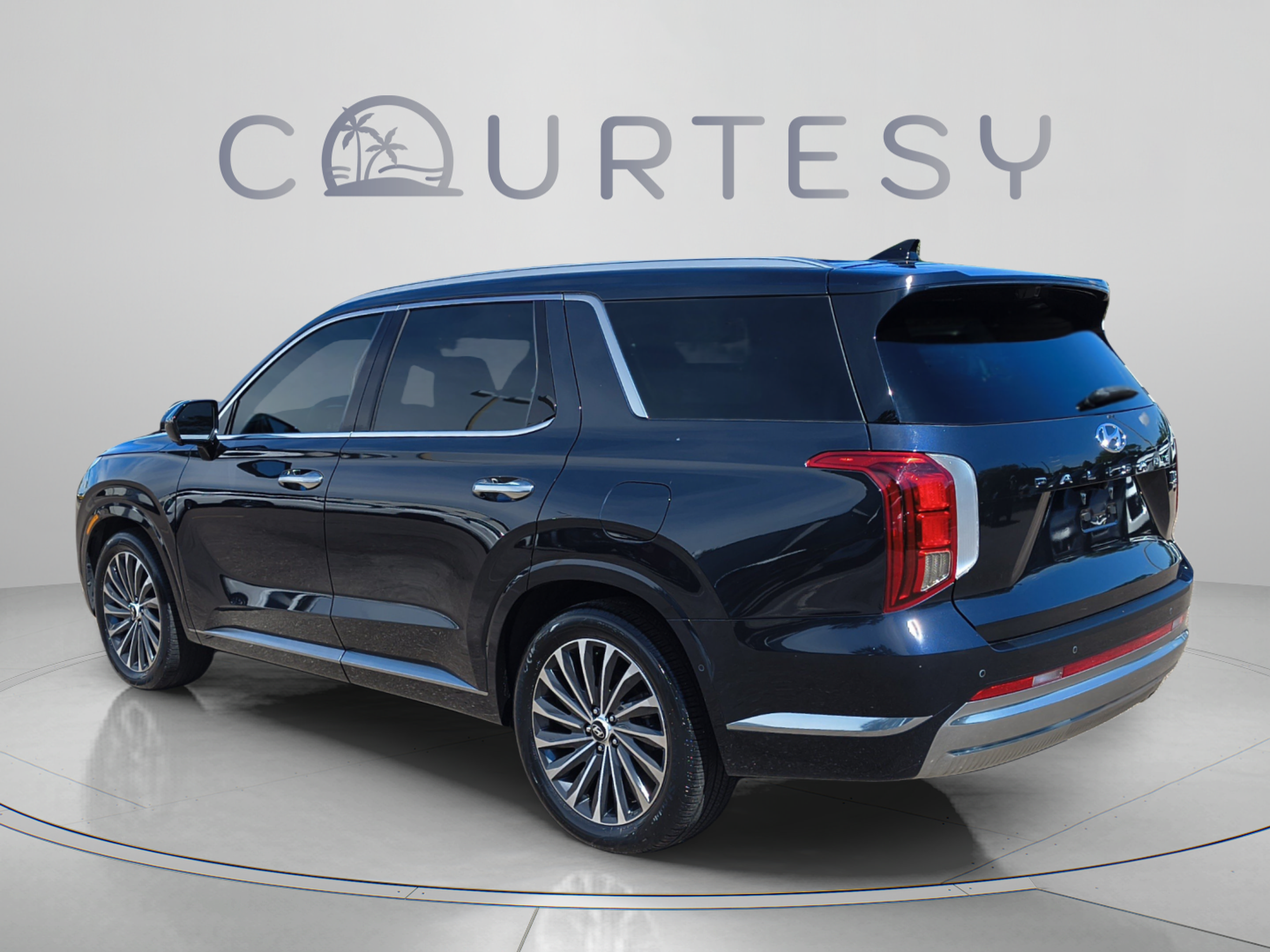 Certified 2024 Hyundai Palisade Calligraphy FWD image 3