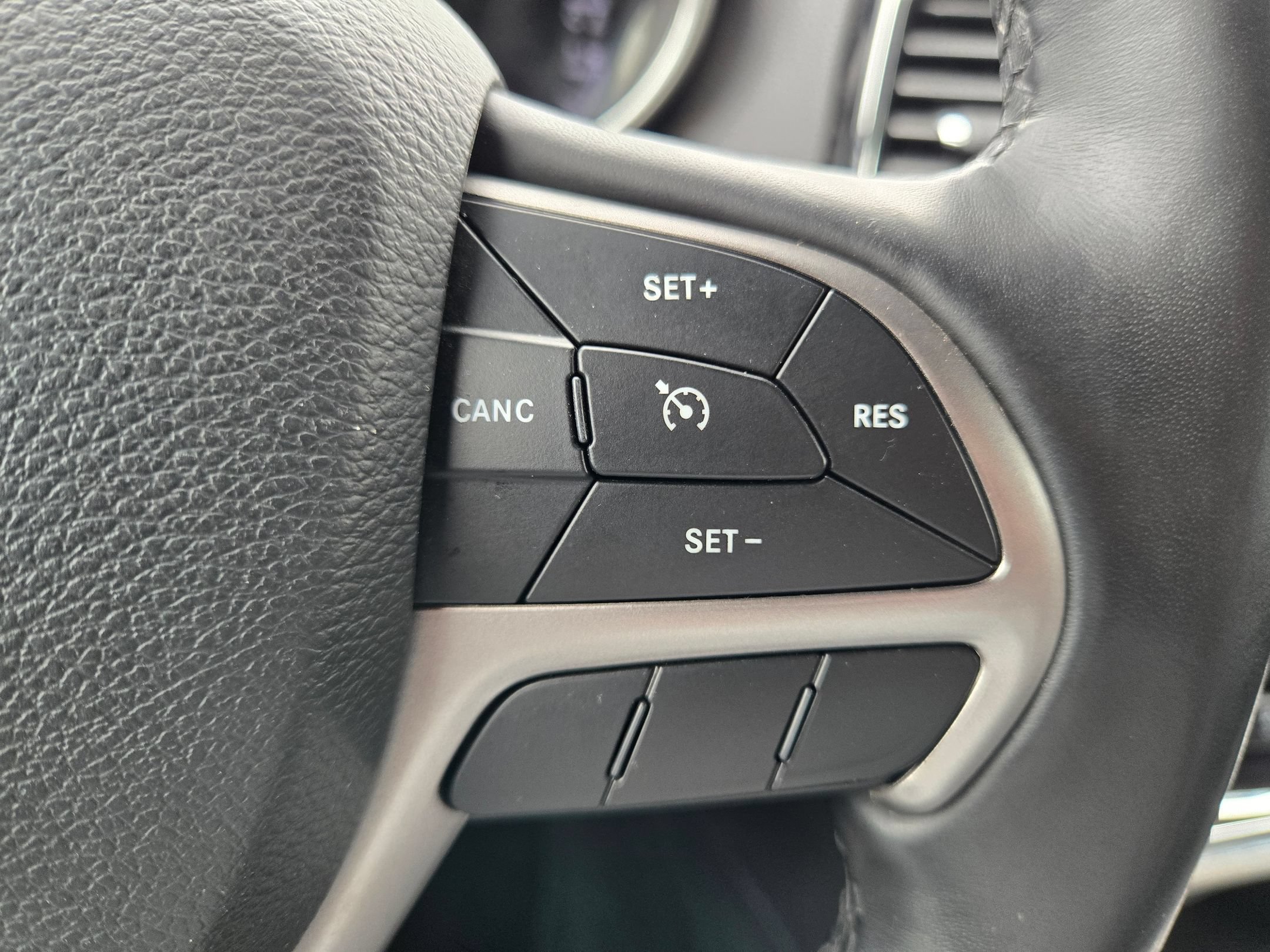 Used 2019 Jeep Grand Cherokee Limited w/ Luxury Group II AWD/4WD image 25