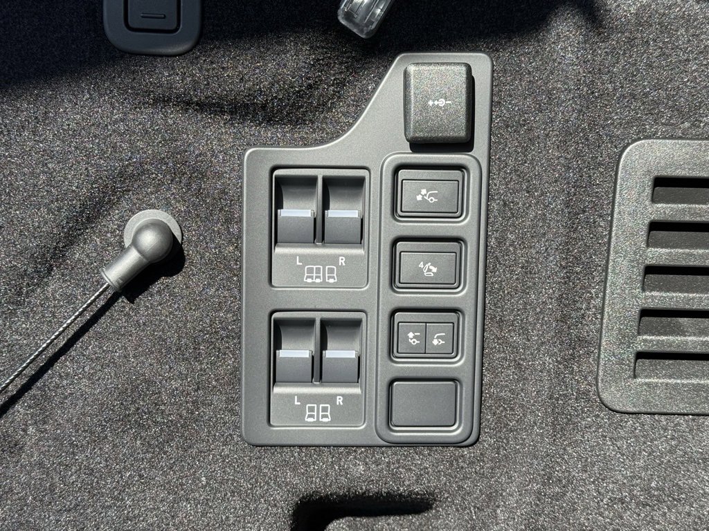 New 2026 Land Rover Discovery Limited Edition image 38