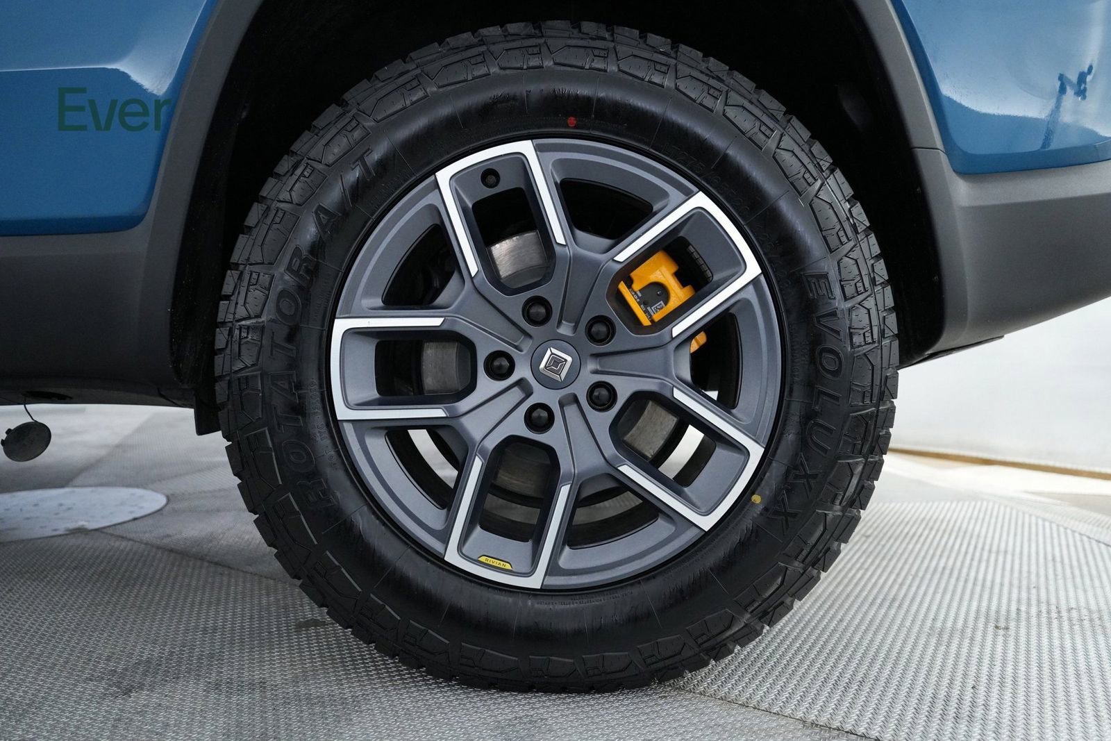 Used 2023 Rivian R1S Adventure image 20