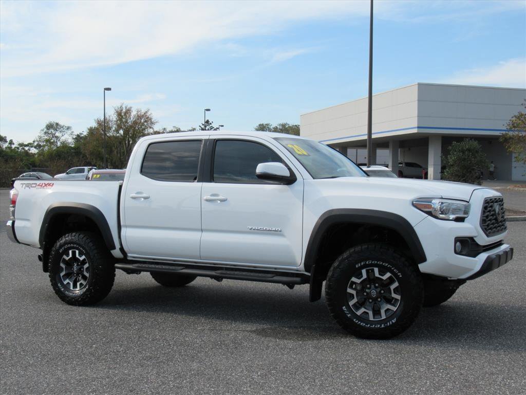Used 2020 Toyota Tacoma TRD Off-Road image 2