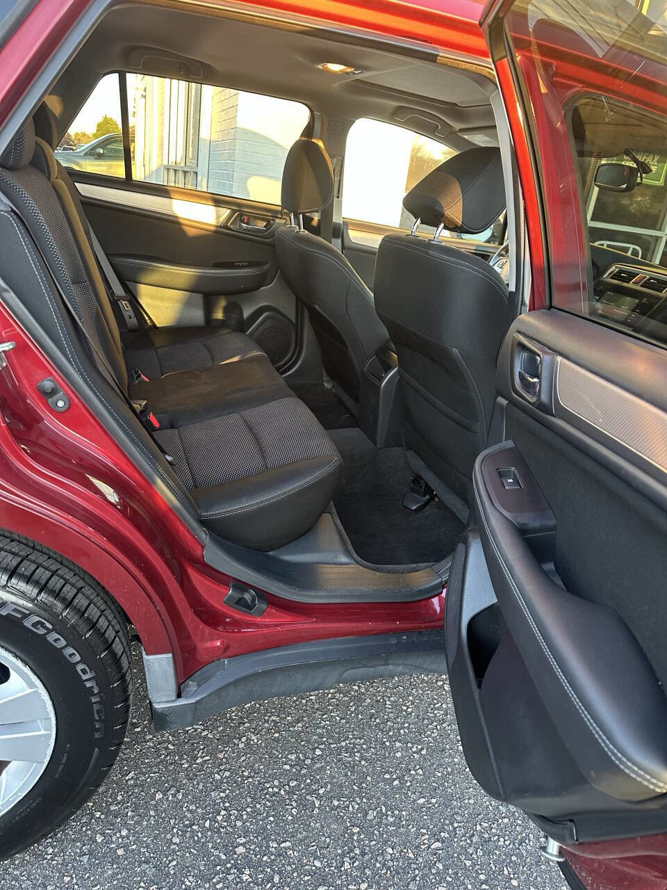 Used 2015 Subaru Outback 2.5i Premium image 10