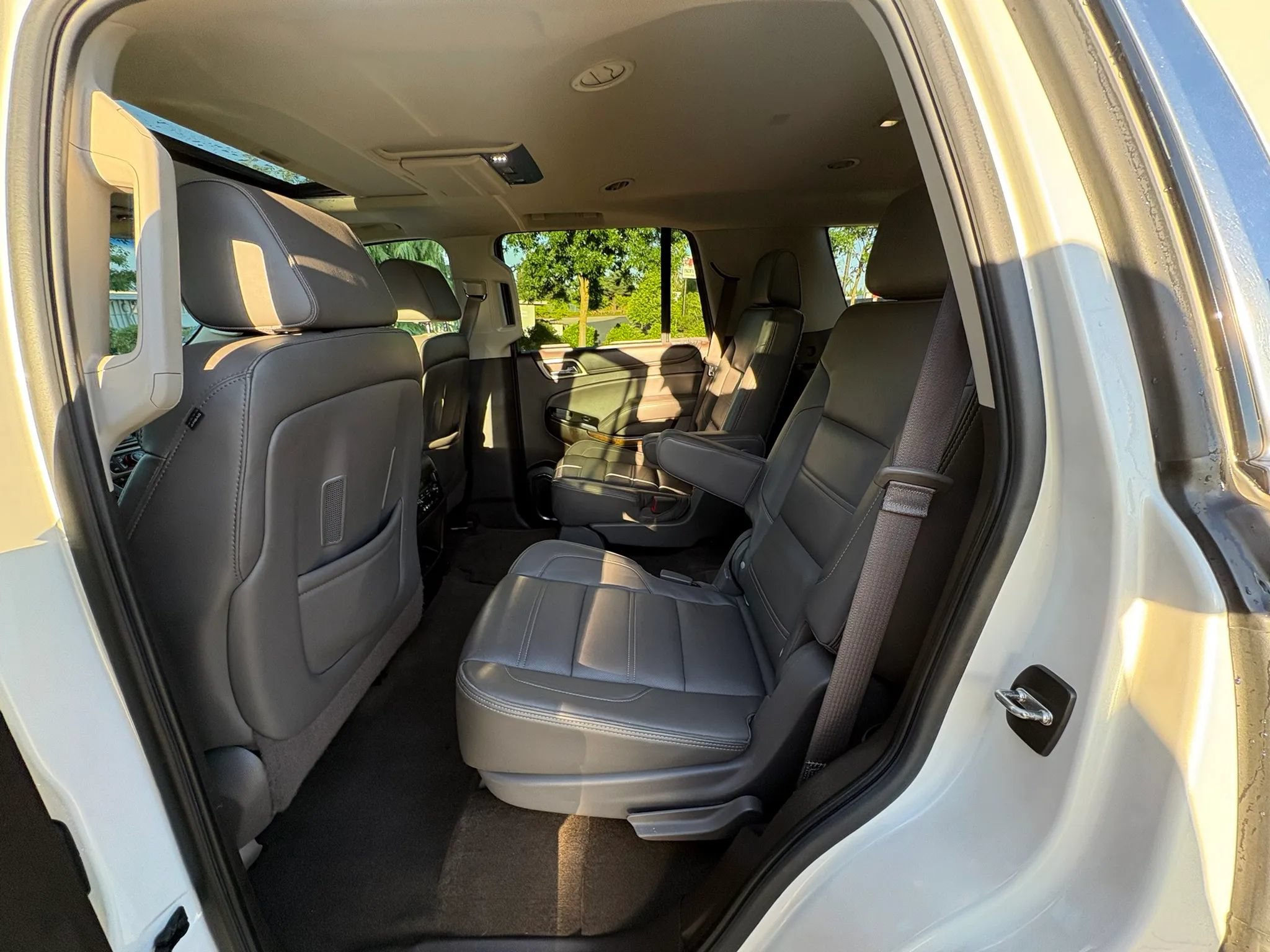 Used 2015 GMC Yukon Denali w/ Premium Package AWD/4WD image 16