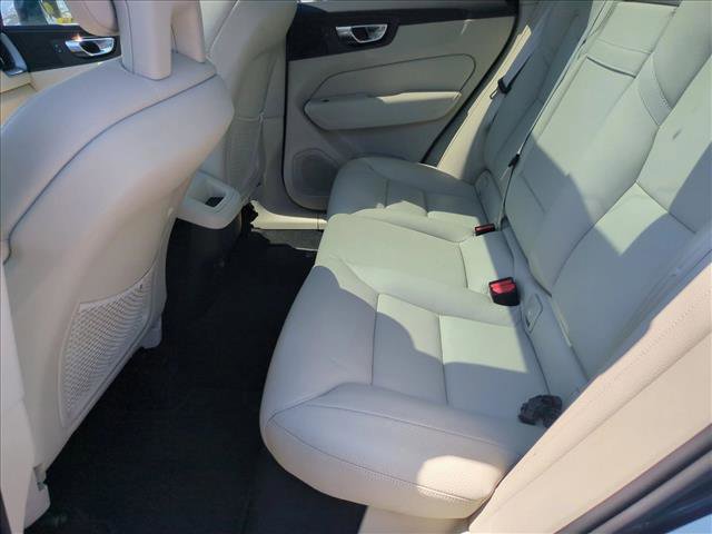 Used 2018 Volvo XC60 T6 Momentum w/ Vision Package image 18