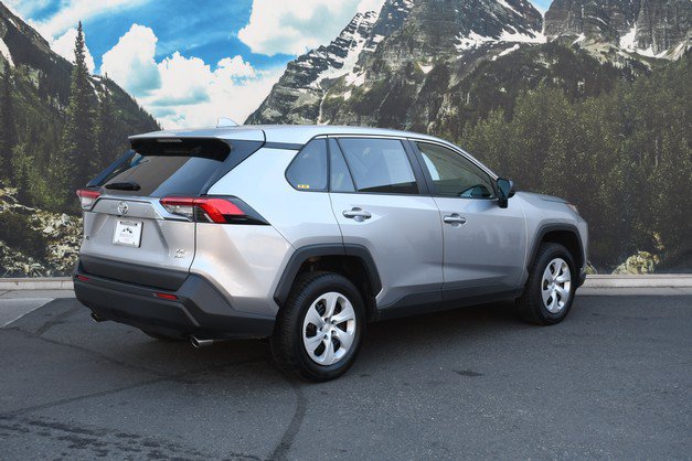Used 2024 Toyota RAV4 LE AWD/4WD image 3