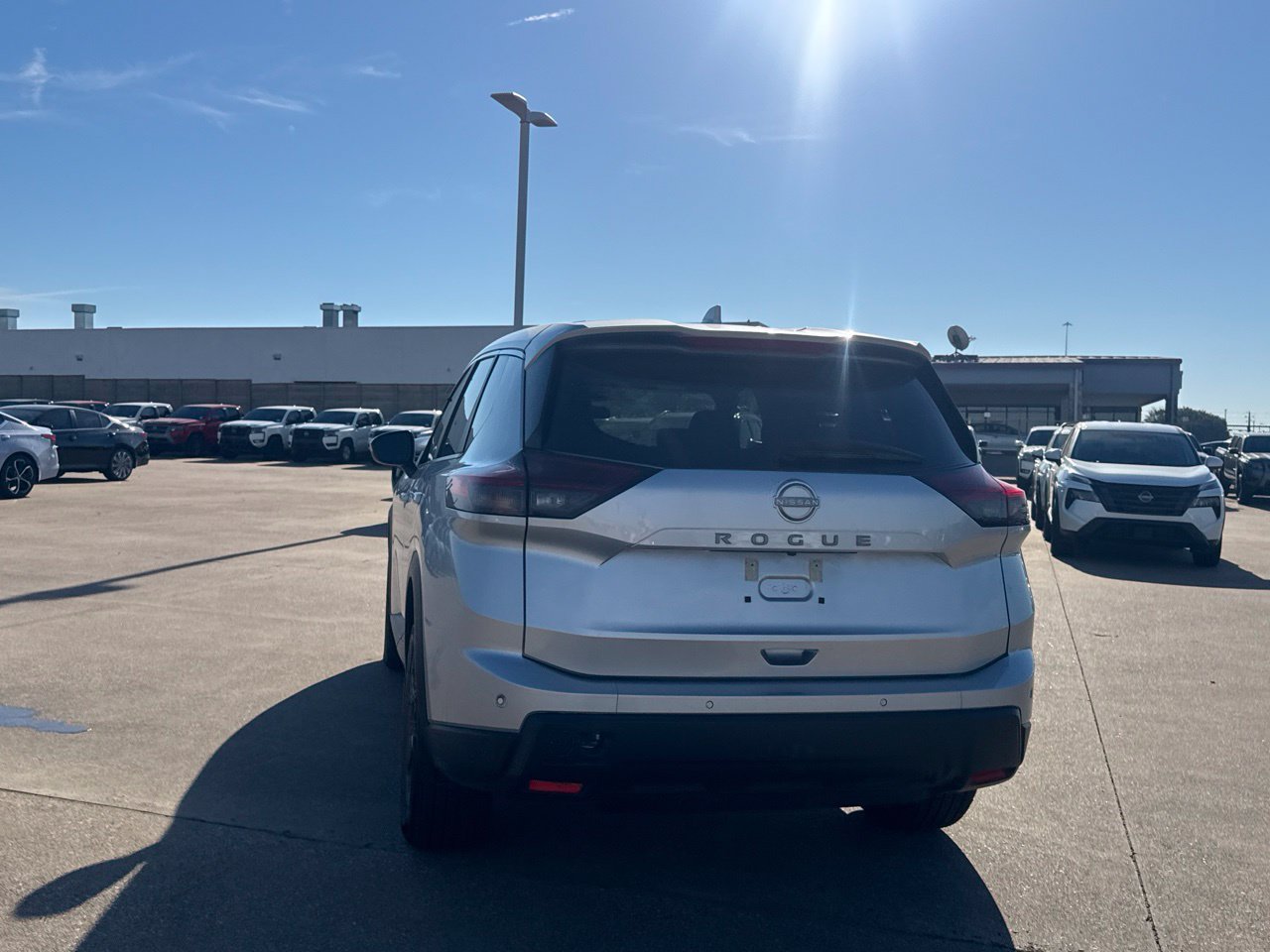 Certified 2025 Nissan Rogue SV FWD image 20
