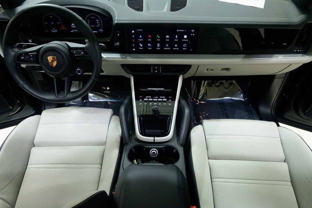 Used 2025 Porsche Cayenne image 13