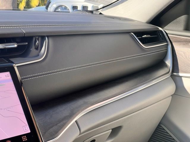 Used 2022 Jeep Grand Cherokee Overland w/ Advanced Protech Group III image 43