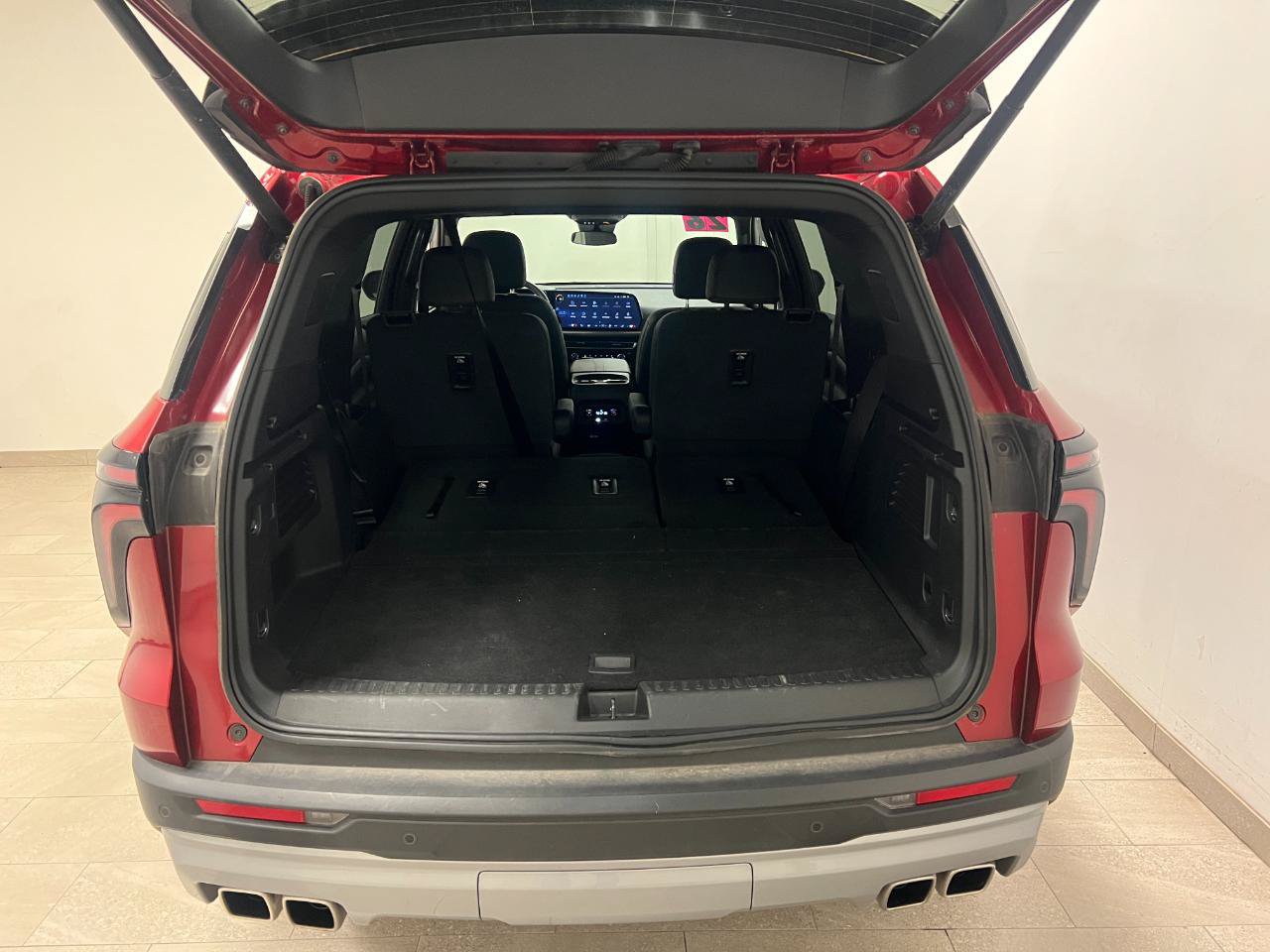 Used 2026 Chevrolet Traverse LT AWD/4WD image 19