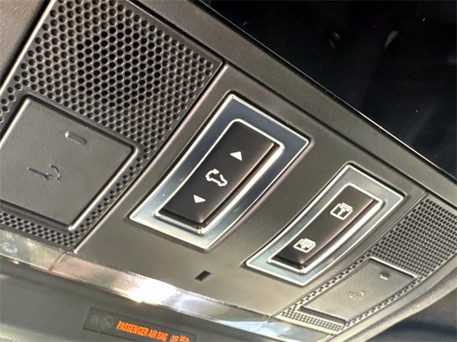 Used 2025 Land Rover Defender 110 image 24