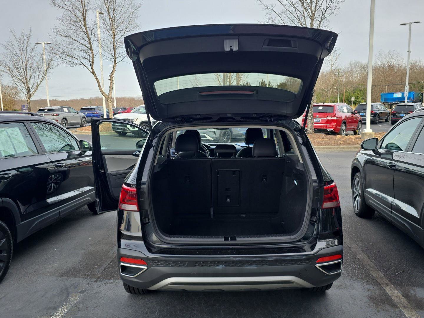 Used 2024 Volkswagen Taos SE image 12