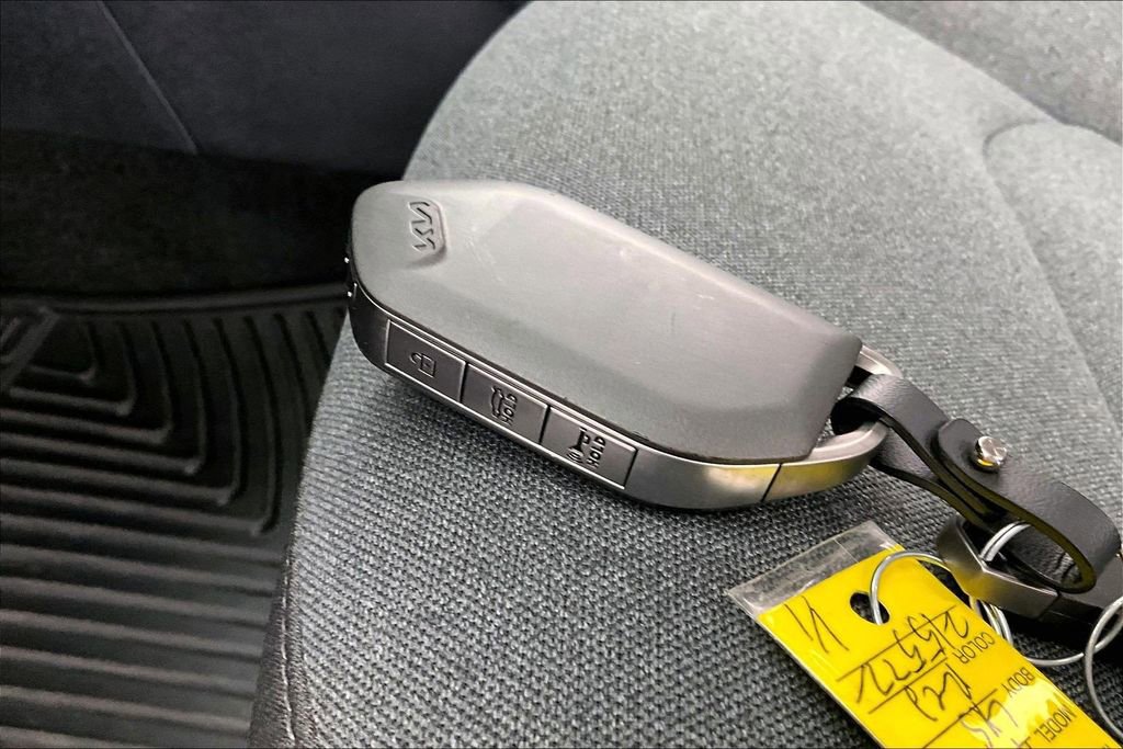 Used 2025 Kia K4 LXS image 11