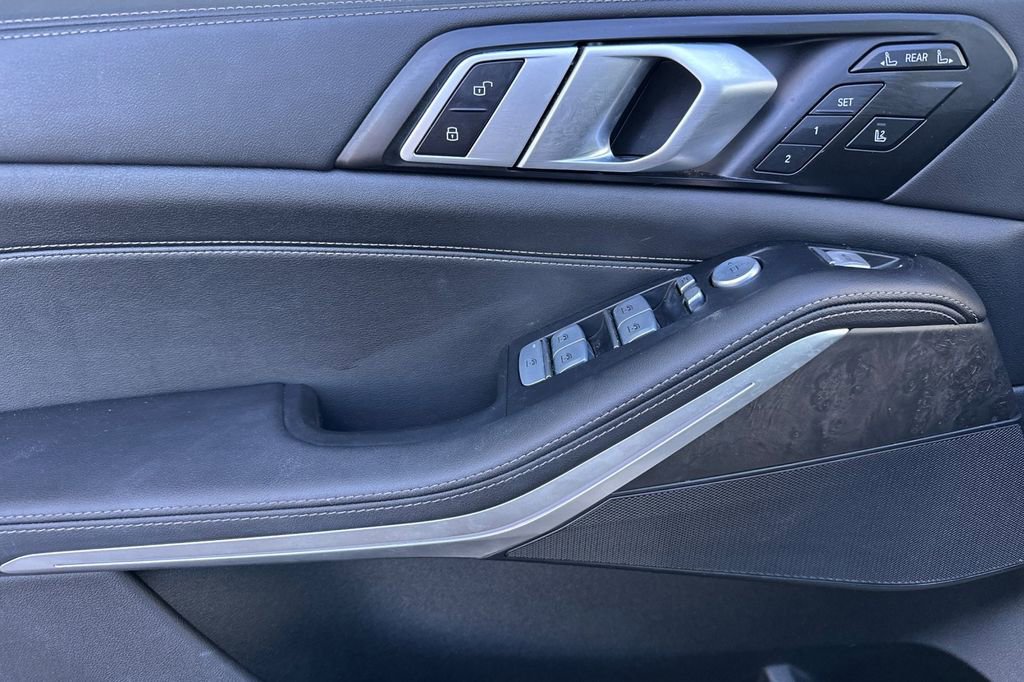 Used 2023 BMW X7 xDrive40i w/ M Sport Package image 10