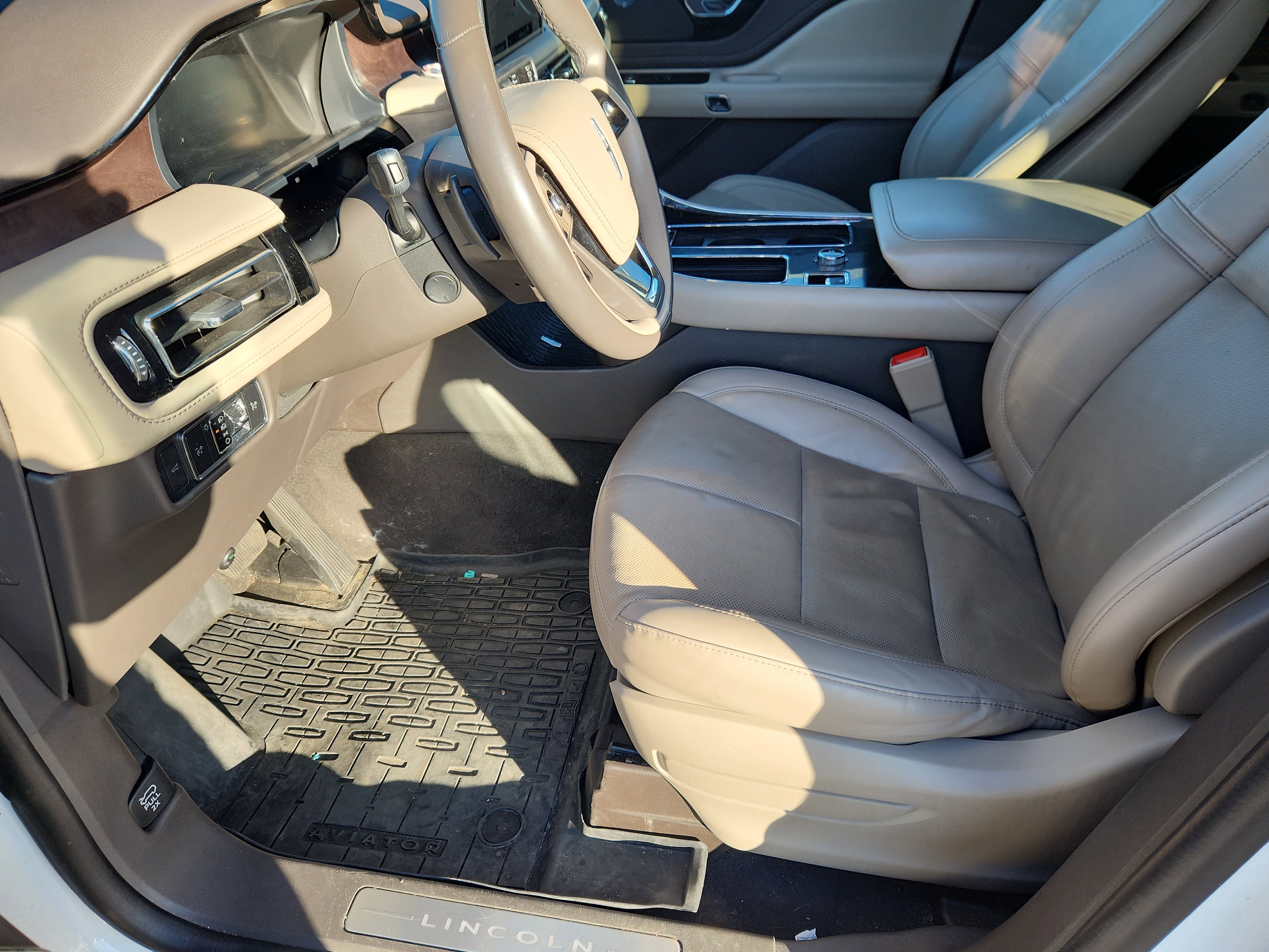 Used 2023 Lincoln Aviator Reserve w/ Equipment Group 201A image 9