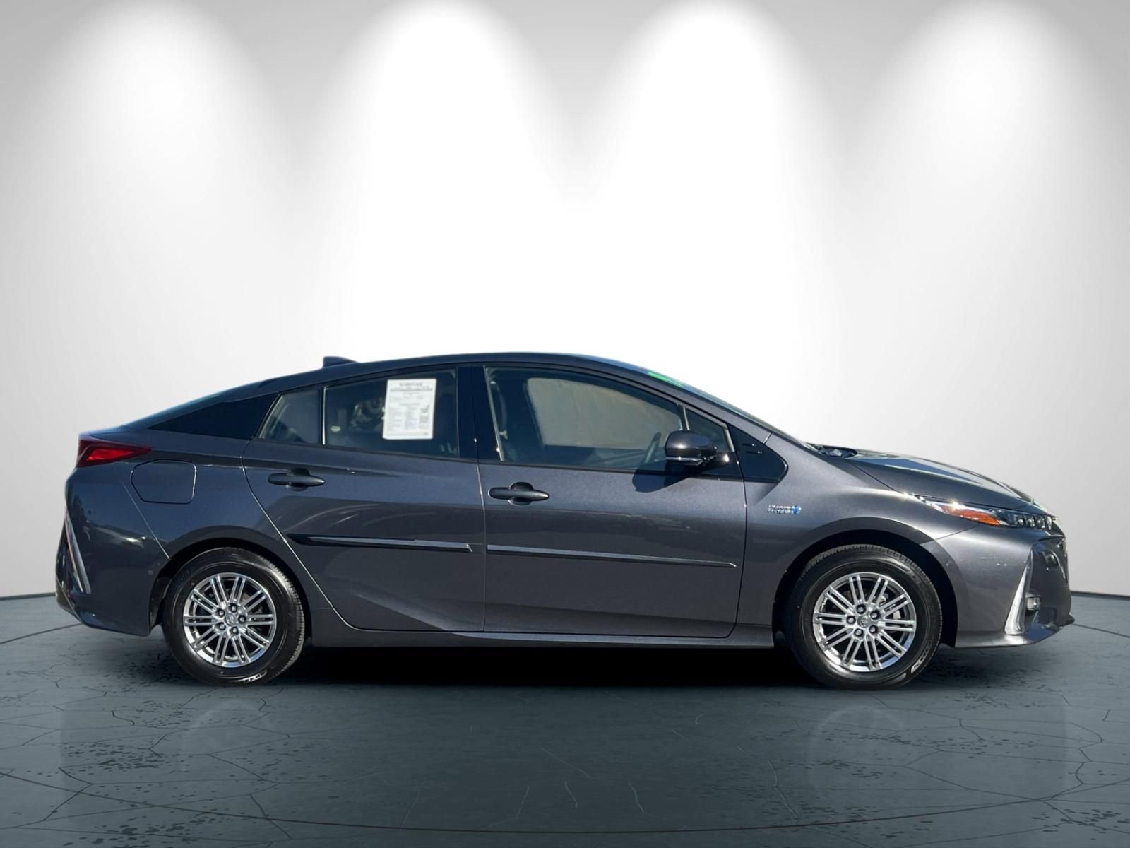 Used 2019 Toyota Prius Prime Advanced FWD image 3