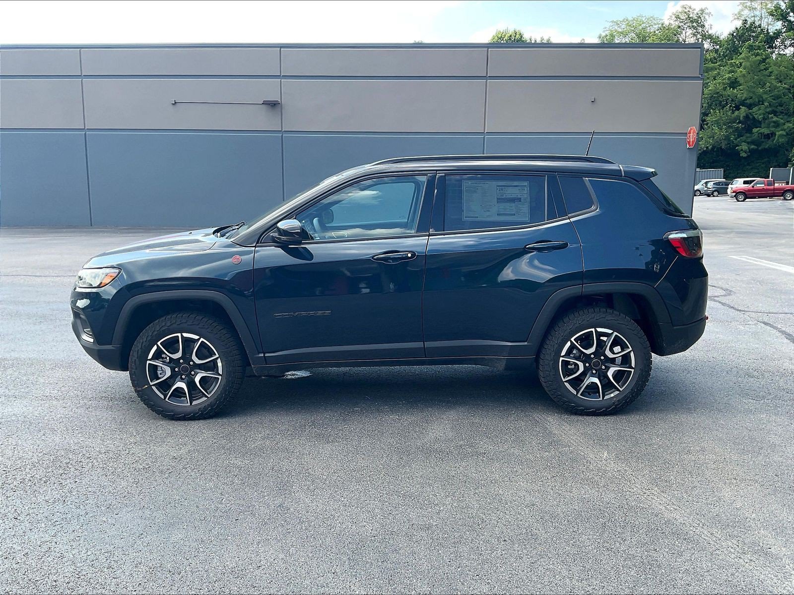 New 2026 Jeep Compass Trailhawk w/ Sun, Sound & Navigation Group AWD/4WD image 22