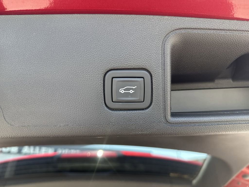 Used 2023 GMC Terrain Denali w/ Denali Premium Package AWD/4WD image 18