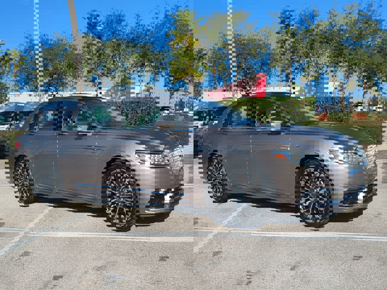 Used 2019 Lincoln Continental Reserve image 2