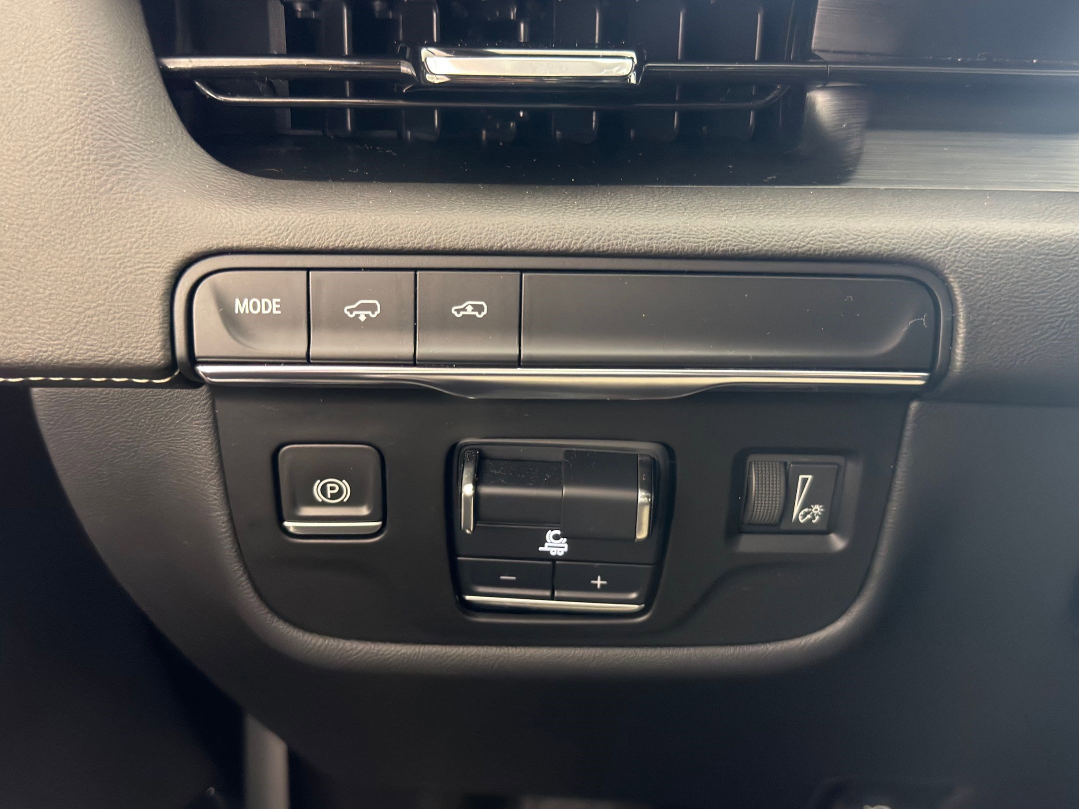 Used 2021 Cadillac Escalade Sport w/ Driver Assist Tech Package image 17