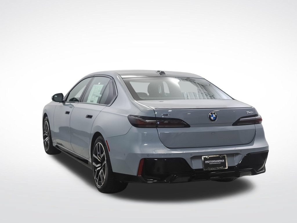 Used 2026 BMW 740i xDrive w/ Premium Package AWD/4WD image 3
