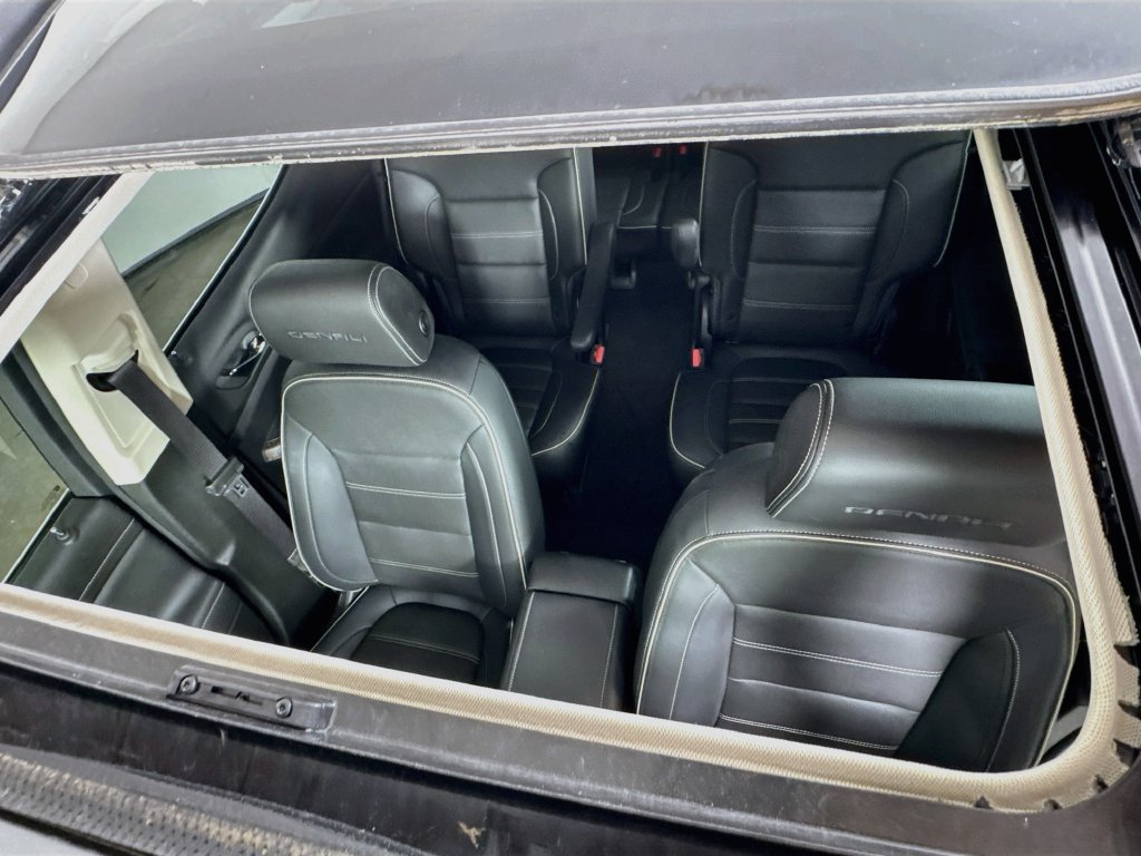 Used 2023 GMC Acadia Denali w/ Denali Ultimate Package FWD image 26