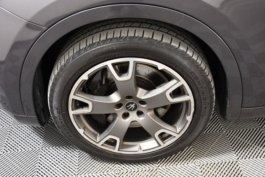 Used 2021 Maserati Levante S image 11