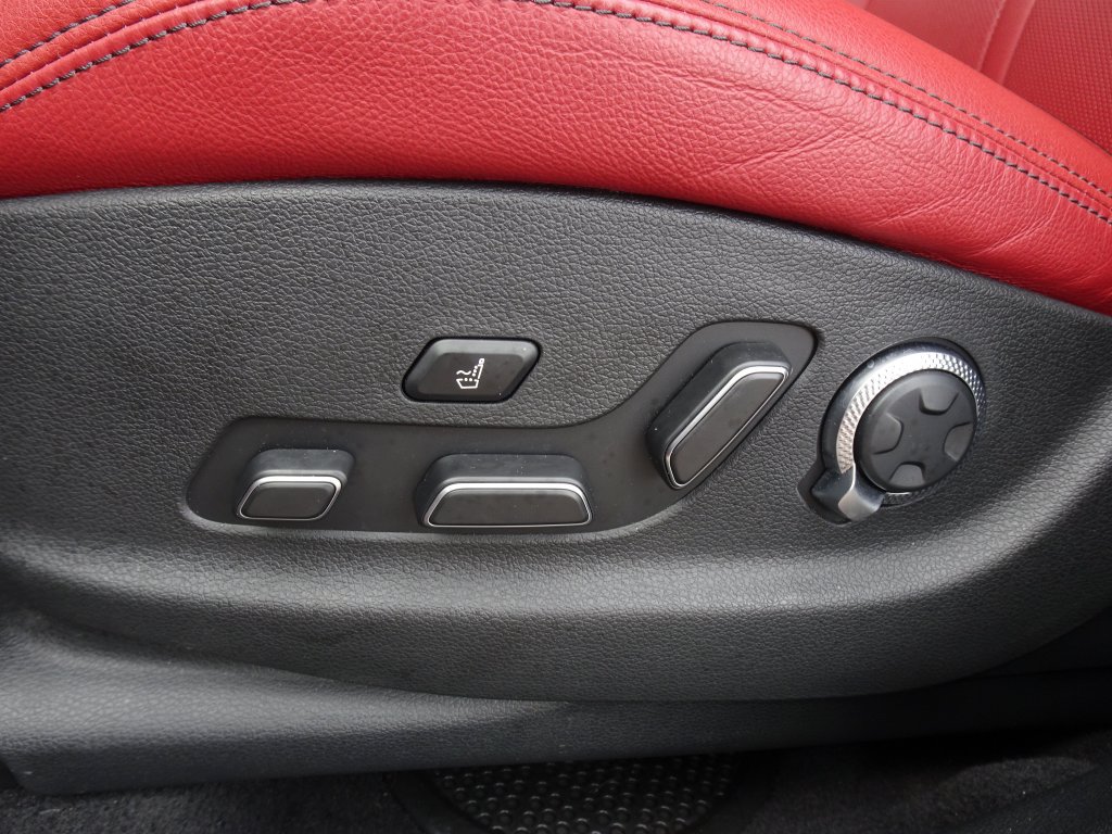 Used 2025 Genesis GV70 3.5T Sport AWD/4WD image 11