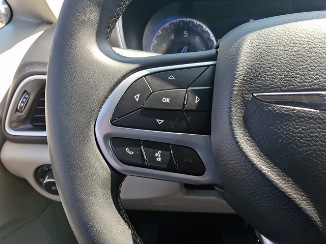 Used 2024 Chrysler Pacifica Touring-L image 21