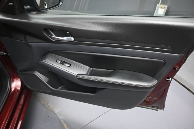 Used 2025 Nissan Altima 2.5 SV FWD image 22