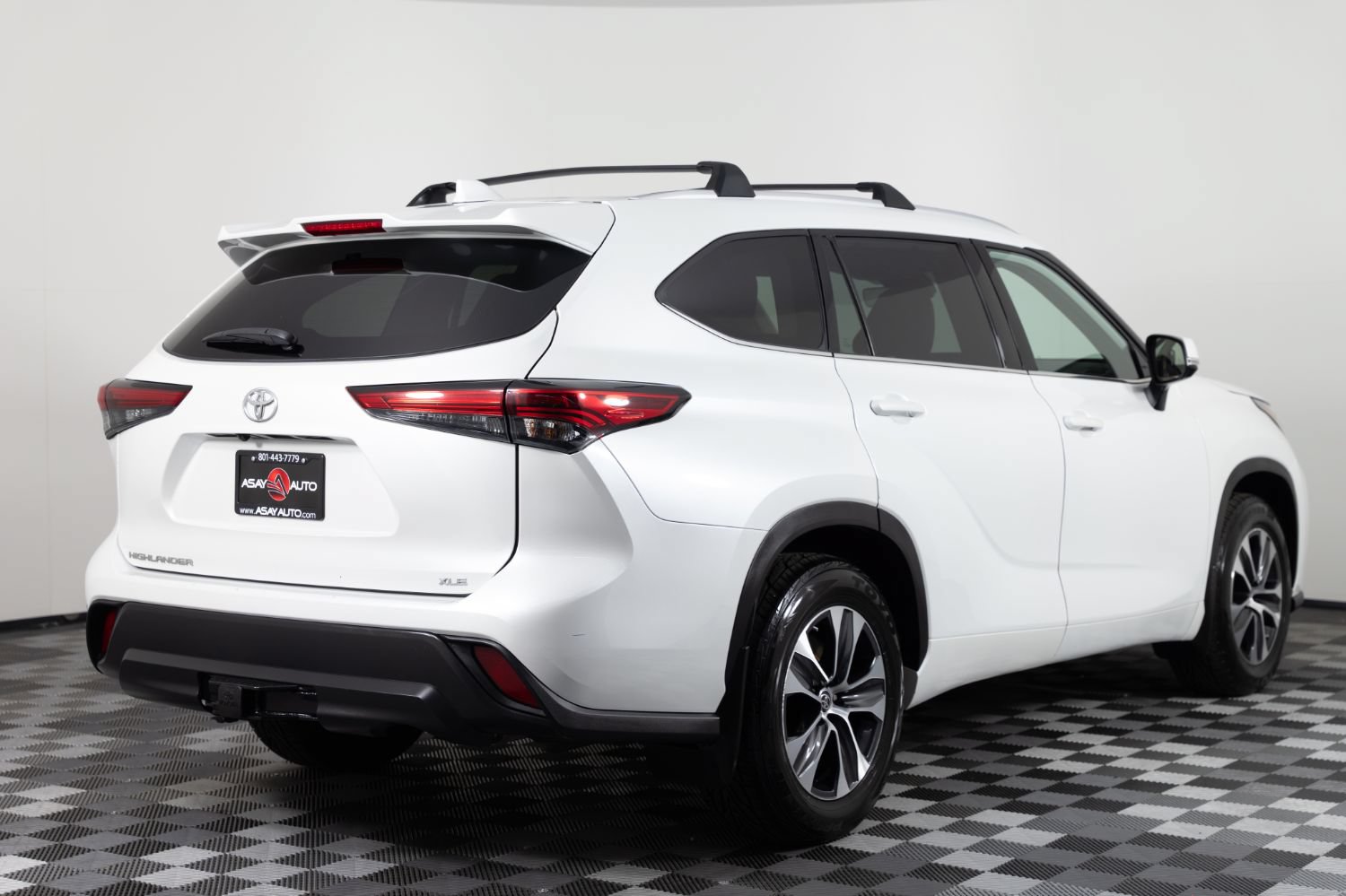 Used 2022 Toyota Highlander XLE FWD image 7