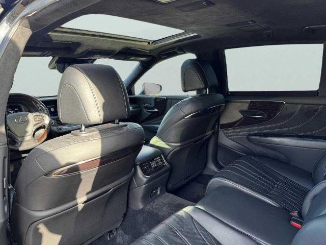 Used 2018 Lexus LS 500h w/ Luxury Package RWD image 32