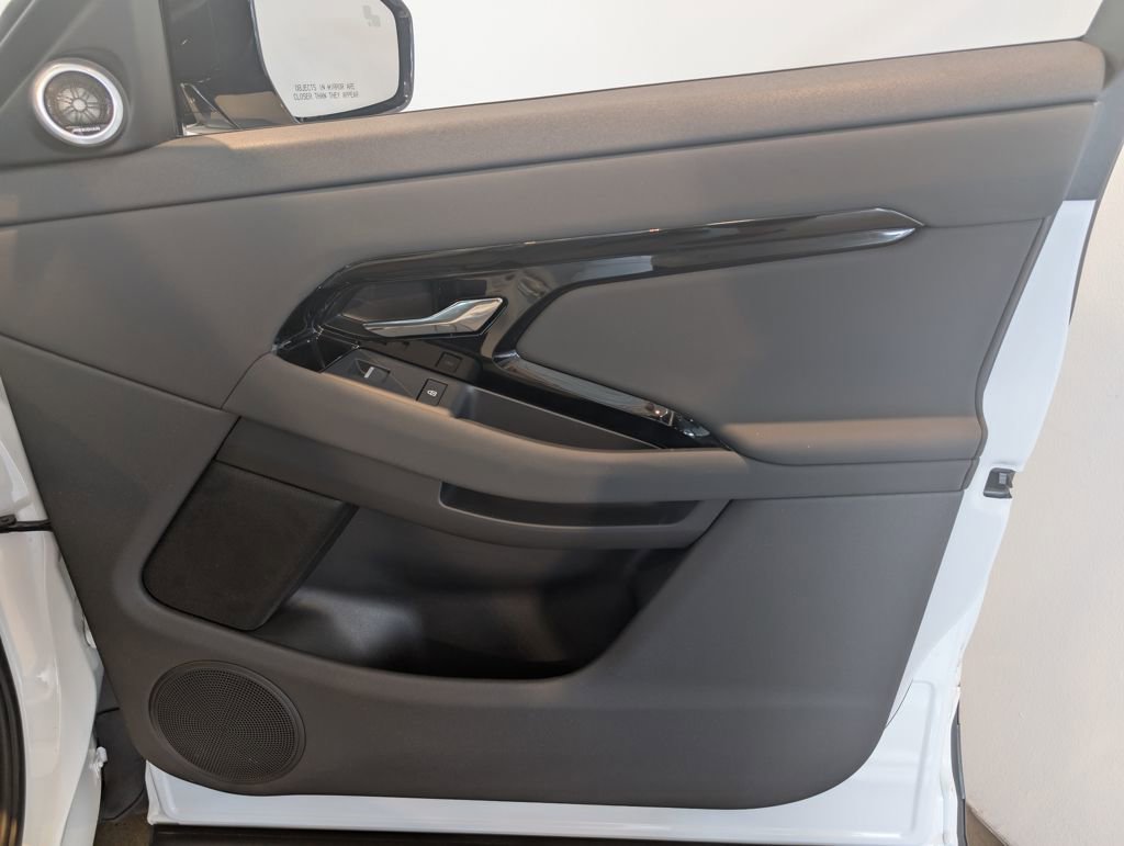 Used 2025 Land Rover Range Rover Evoque S image 28